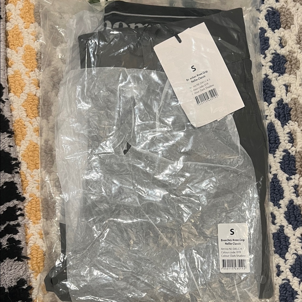 Women's Black Basic Capri Pants